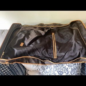 Pre-Loved Louis Vuitton Portable Bandoulière Garment Bag